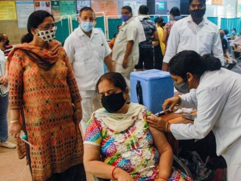 India overtakes America in corona vaccination becomes the first country in the world to do the most vaccinations | Vaccination Update: कोरोना लसीकरणात भारतानं अमेरिकेला टाकलं मागे; सर्वाधिक लसीकरण करणारा जगातील पहिला देश