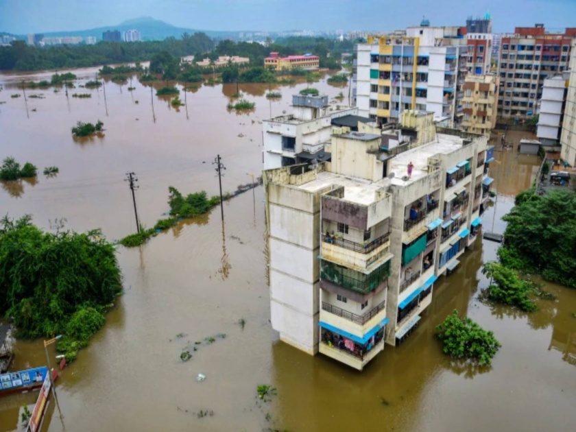thousands of people trapped after heavy rain in chipulan | चिपळूणवर तिहेरी संकट; मदतीसाठी पूरग्रस्तांचा टाहो; यंत्रणेच्या उदासीनतेमुळे हजारोंचा जीव टांगणीला