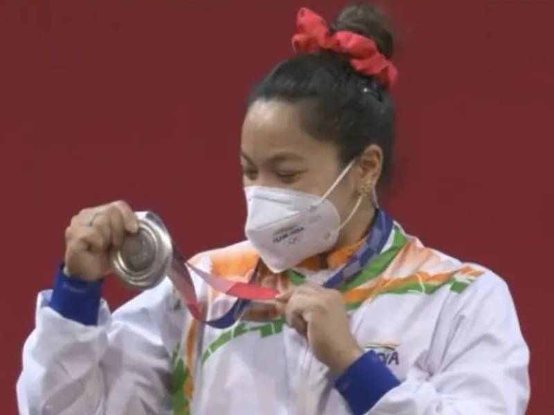 Tokyo Olympics 2020 I am very happy was dreaming of this for past five years Mirabai Chanu says after winning silver medal | Mirabai Chanu, Tokyo Olympics: 'स्वप्न पूर्ण झालं...भारत माता की जय!', रौप्यपदक विजेत्या मीराबाईची चानूची पहिली प्रतिक्रिया