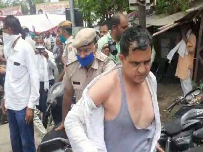 in Rajasthan farmers tore clothes of bjp leader kailash meghwal protesting against farm law | आंदोलनाला जात असलेल्या भाजप नेत्याला शेतकऱ्यांनी घेरले; धक्काबुक्की करत कपडे फाडले