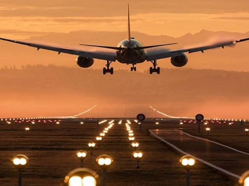 Government extends suspension scheduled international commercial passenger flights till 30 September | कोरोनाच्या तिसऱ्या लाटेचं टेन्शन! शेड्युल इंटरनॅशनल फ्लाइटवर ३० सप्टेंबरपर्यंत बंदी, आदेश जारी