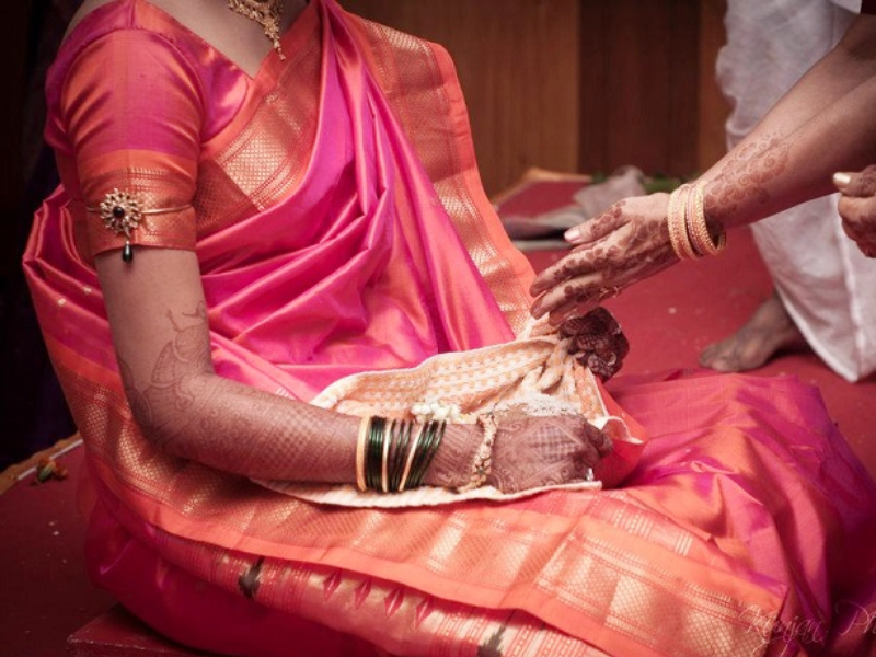 Gauri Poojan 2021: Gauri poojan is the day to celebrate with every married women who waiting to come her father's home for enjoyment! | Gauri Poojan 2021 : 'बंधू येईल माहेरी न्यायाला' अशी वाट पाहणाऱ्या प्रत्येक गौराईचे  माहेरपण करण्याचा दिवस म्हणजे गौरी पूजन!