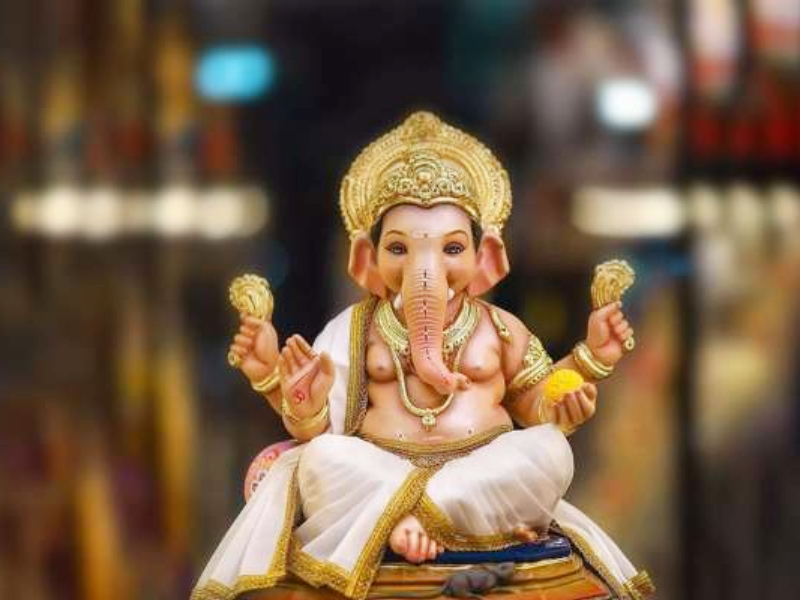 Ganesh Festival 2021: Should an injury to the limbs of Ganesh idol be considered an omen? Find out what the scriptures are about! | Ganesh Festival 2021 : गणेशमूर्तीचा अवयव दुखावल्यास अपशकुन मानावा का? त्याविषयी शास्त्रसंकेत काय आहेत, जाणून घ्या!
