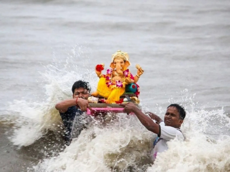 Ganesh Festival 2021: According to the scriptures, on which day it is appropriate to immerse Ganesh idol, read it! | Ganesh Festival 2021 : शास्त्रानुसार गणेशमूर्तीचे विसर्जन कितव्या दिवशी करणे योग्य ठरते, ते वाचा!