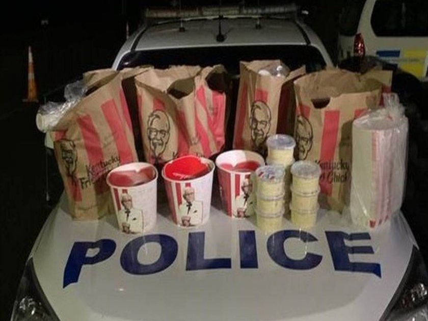 Men caught smuggling KFC into lockdown hit Auckland | लॉकडाऊनमध्ये चक्क केएफसीची तस्करी; कारवाई करणाऱ्या पोलिसांनी डोक्यावर हात मारला