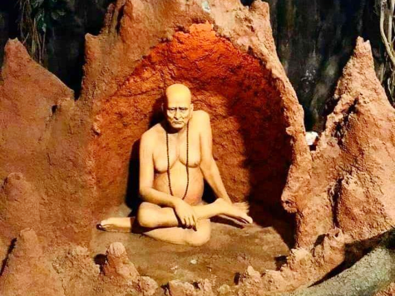 Swami Samartha Story: The ax fell on termite hill and the glorious idol of Swami Samarth appeared, read this true story! | Swami Samartha Story: वारुळावर कुऱ्हाड पडली आणि स्वामी समर्थांची तेजस्वी मूर्ती प्रगटली, वाचा ही सत्यकथा!