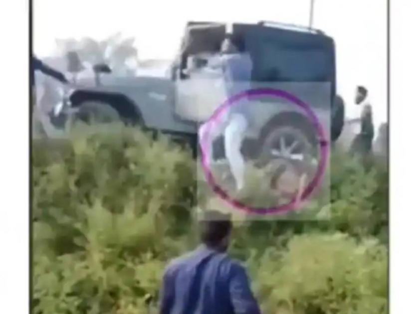 lakhimpur violence person crushed jeep unidentified leaders | शेतकरी कारच्या चाकाजवळ तडफडत होता; लखीमपूर हिंसाचाराचा हृदयद्रावक व्हिडीओ व्हायरल