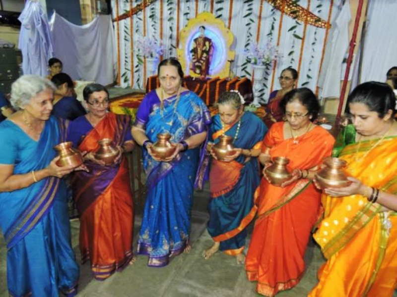 Navratri 2021: Find out why people worship Goddess Mahalakshmi today and blow the ghagar in front of her by making a mask! | Navratri 2021: आज महालक्ष्मी पूजनाला देवीला उकडीचा मुखवटा बनवून तिच्यासमोर घागर का फुंकतात, जाणून घ्या!