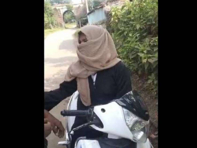 madhya pradesh crowd forcibly took off the burqa and pulled the hijab from young girl in bhopal | VIDEO: तुझ्यामुळे आमचा समाज बदनाम होतोय! तरुणीला भररस्त्यात बुरखा काढायला लावला