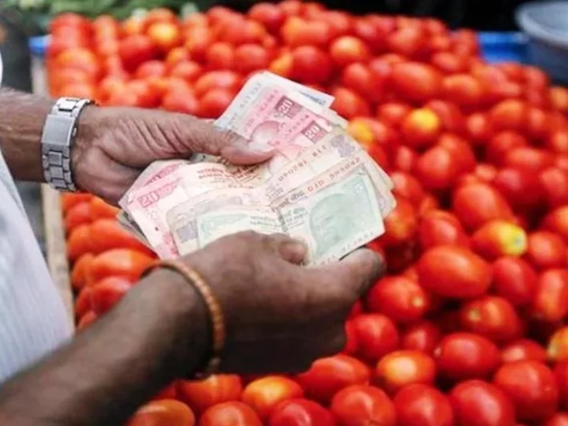 vegetable inflation price of tomatoes very high in most cities like petrol diesel | Vegetable Tomato Price Hike: महागाईचा भडका! पेट्रोल-डिझेलच्या किमतीत विकले जाताहेत टोमॅटो; ९३ रु. किलोवर पोहोचला भाव 