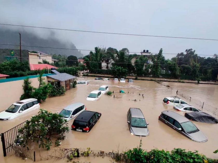 Rain wreaks havoc in Uttarakhand 34 dead several trapped in rubble | देवभूमीमध्ये पावसाचा प्रकोप; उत्तराखंडात ३४ जणांचे बळी; नैनितालशी संपर्क तुटला