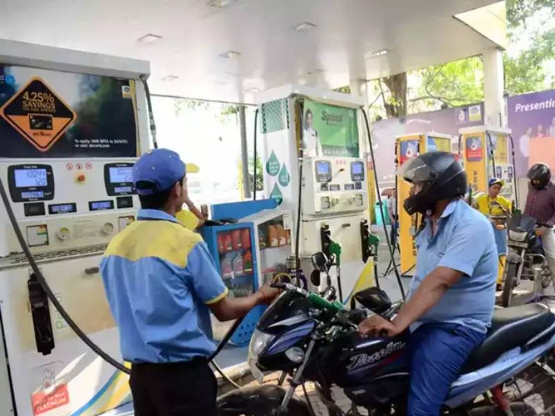 From Ministers To State Chief Bjp Leaders Rubbing Salt On Wounds Of Petrol Diesel Price Hike | Petrol Diesel Price: 'पेट्रोल २०० रुपये लीटर झालं तर ट्रिपल सीट प्रवास करा', भाजपा नेत्यानं जखमेवर मीठ चोळलं!