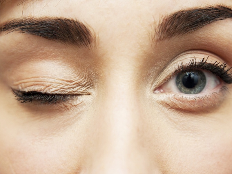 Is there a good or bad reason for eyelid twitching or a scientific reason? Let's find out! | डोळा लवण्यामागे शुभ-अशुभ कारण असते की वैज्ञानिक कारण? चला जाणून घेऊया!