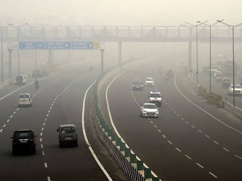 'Air pollution in Delhi kills 15 lakh people every year, the age of every person will decrease by 9 years', claimed in the report | Delhi Pollution Level: दिल्लीत वायू प्रदूषणामुळे दरवर्षी १५ लाख जणांचा मृत्यू, प्रत्येकाचं ९ वर्षांनी घटतंय आयुष्य; धक्कादायक अहवाल समोर