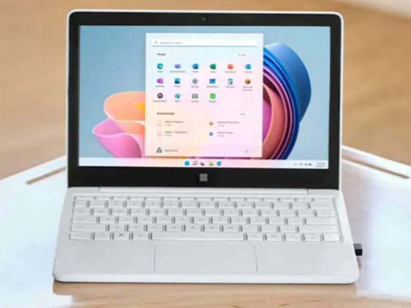 microsoft launches cheapest student focused surface laptop se | 'मायक्रोसॉफ्ट'नं लाँच केला सर्वात स्वस्त लॅपटॉप, किंमत फक्त १८ हजार रुपये!
