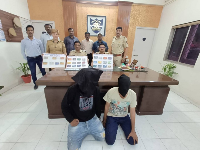 two arrested for cheating people at atm 31 atm cards seized | एटीएम केंद्रावर पैसे भरण्याच्या बहाण्याने फसवणूक करणाऱ्या दुकलीला अटक
