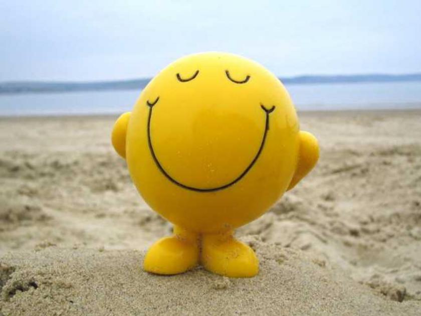 No one can stay consistently positive; Keep trying to be happy when you can! | सतत सकारात्मक कोणीही राहू शकत नाही; जमेल तेव्हा आनंदी राहण्याचा प्रयत्न करत राहा!