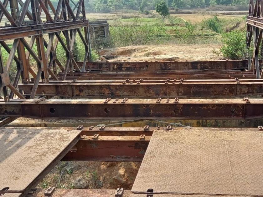 Thieves Steal 80 Feet Long Bridge in Bihar by using gas cutter | काय चाललंय काय? तब्बल ८० फूट लांबीचा पूल चोरीला; गॅस कटरनं पूल कापून चोरटे फरार