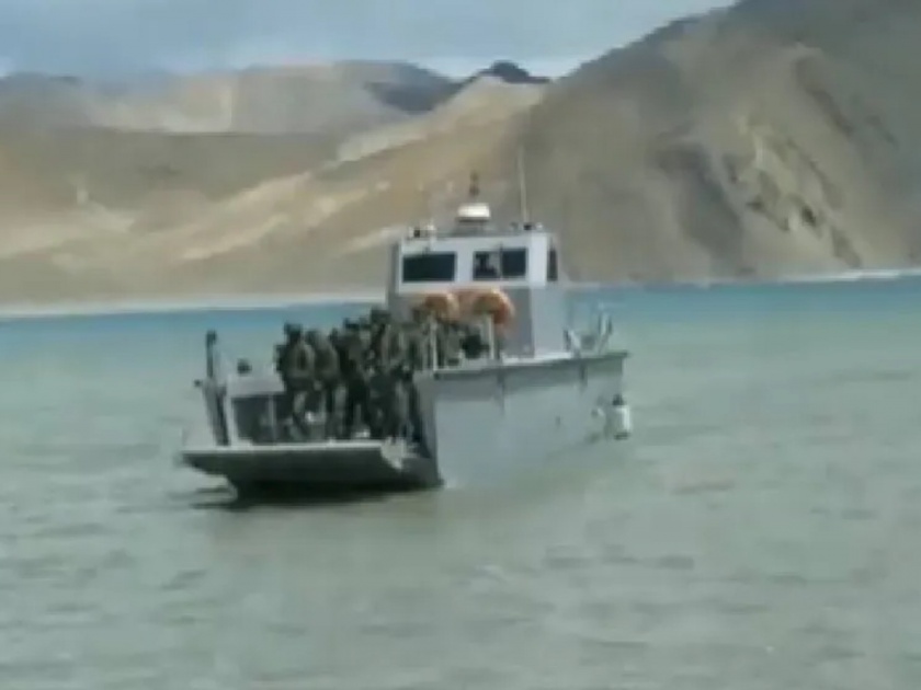 indian army gets boats in pangong lake near lac china drone ak 203 rifle f insas anti personnel land mine | भारतानं चीनला दाखवली ताकद! पेंगाँगमध्ये उतरवली खास बोट; सैन्याला मिळालं ड्रोन अन् AK-203!