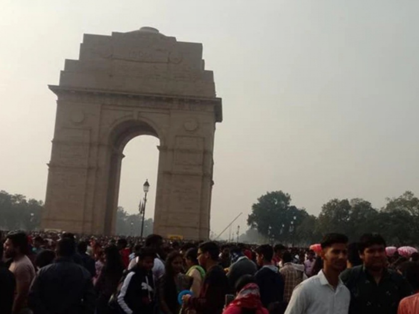 Earthquake tremors felt in Delhi | BREAKING: दिल्ली-NCR मध्ये भूकंपाचे तीव्र धक्के, बराच वेळ जाणवले हादरे; नागरिकांमध्ये भीती