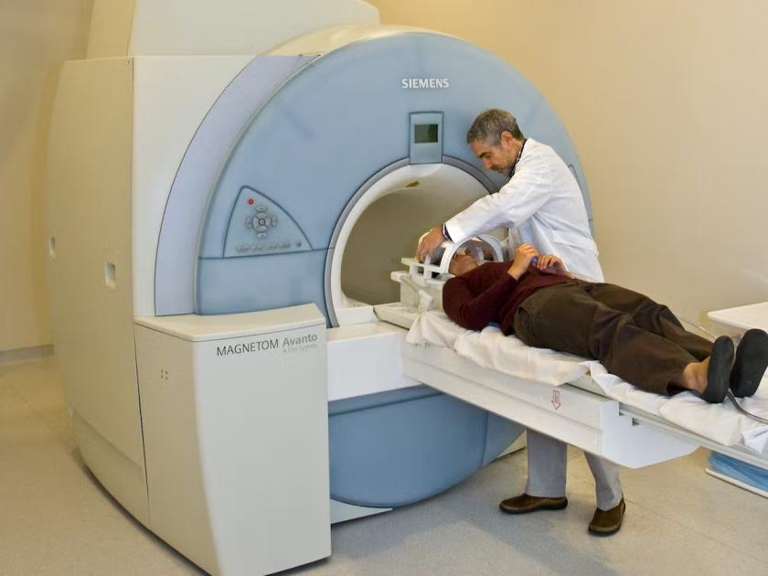 No waiting for MRI now A decision to purchase additional machines was taken at the meeting of the Minister of Medical Education | एमआरआयसाठी आता नो वेटिंग! वैद्यकीय शिक्षण मंत्र्यांच्या बैठकीत अतिरिक्त मशीन घेण्याचा निर्णय