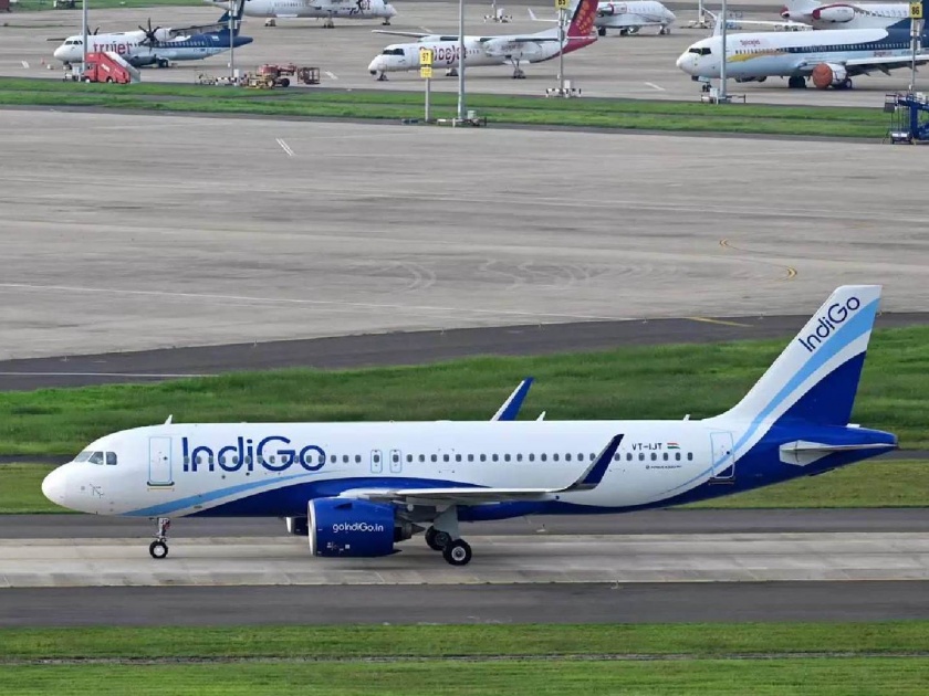 bomb threat on indigo passenger running after the plane landed in mumbai | इंडिगोच्या विमानात बॉम्बची धमकी; मुंबईत विमान दाखल झाल्यानंतर धावपळ