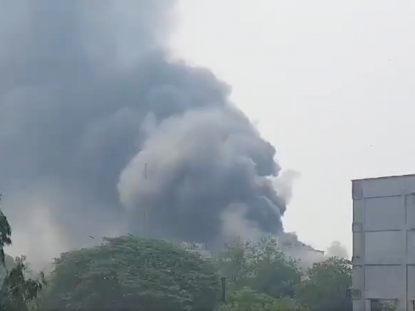 fire broke out in a godown in the Reay Road area of Mumbai | Mumbai Fire: दक्षिण मुंबईत गोदामाला भीषण आग, धुराचे प्रचंड लोट; अग्निशमन दल पोहोचले