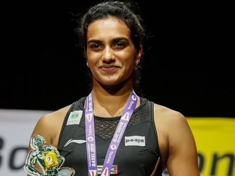 P V Sindhu won bronze medal in tokyo olympic her inspiring reaction after winning a medal | P V Sindhu: 'लढाई संपलेली नाही, आता लक्ष्य पॅरिस ऑलिम्पिक!', टोकियोत पदक जिंकल्यानंतर सिंधूची प्रेरणादायी प्रतिक्रिया 