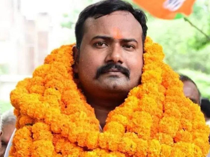 block pramukh election three party gives ticket to shailesh yadav wins unopposed in prayagraj | जबरदस्त राजकारण! भाजप, काँग्रेसचं तिकीट मिळवत बिनविरोध निवडून आला उमेदवार