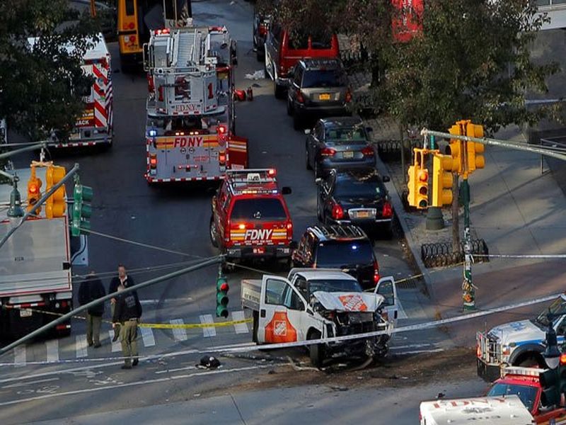 New York terrorists had shouted 'Allahu Akbar' before the attack | न्यूयॉर्क दहशतवादी हल्ल्यापुर्वी 'अल्लाहु अकबर' म्हणून ओरडला होता हल्लेखोर, ISIS सोबत निष्ठा राखण्याची घेतली होती शपथ