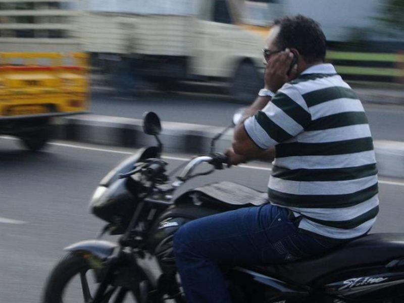 Suspended licenses of 280 drivers in Goa due to mobile usage | मोबाईलच्या वापरामुळे गोव्यात 280 वाहन चालकांचे परवाने निलंबित
