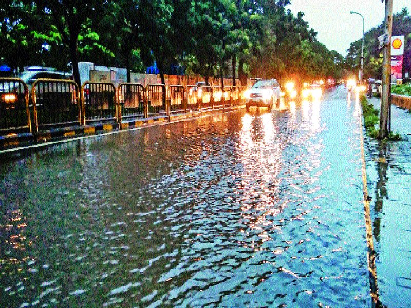  Routine roads, potholes, pits: Public life disrupted in Pimpale Sadar, Kalewadi area due to rain | रहाटणीत रस्त्यांची झाली दैना, खड्डेच खड्डे : पावसामुळे पिंपळे सौदागर, काळेवाडी परिसरातील जनजीवन विस्कळीत  