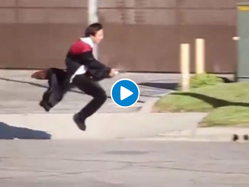 Viral video of man who is flying like harry potter broom | Video : 'तो' हॅरी पॉटरसारखा झाडू घेऊन भुर्रकन उडाला, लोक व्हिडीओ पाहून डोकं खाजवत बसलेत!