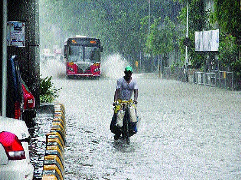 In Mumbai, it was 150 mm rain in 15 hours | मुंबईत १५ तासांत पडला १५० मिलीमीटर पाऊस