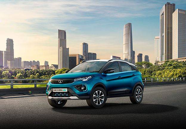 tata punch ev nexon ev electric car discount offers june 2024 price range specs features | Tata Punch EV ते Nexon EV पर्यंत... 'या' 3 इलेक्ट्रिक कारवर १.३५ लाख रुपयांपर्यंत सूट!