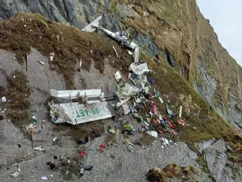 Search for four missing in Nepal plane crash continues | नेपाळ विमान अपघातात बेपत्ता झालेल्या चौघांचा अजूनही शोध सुरूच