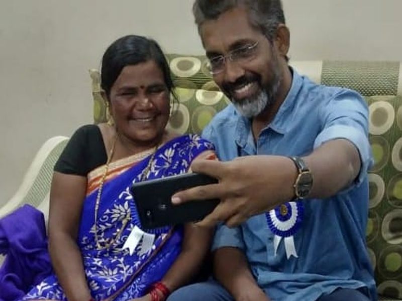 Nagaraj manjule tribute to dr. babasaheb ambedkar with kadubai kharat selfie | 'आपण खातो त्या भाकरीवर भीमाची सही हाय रं'... कडुबाईंसोबत नागराजचा गोड सेल्फी