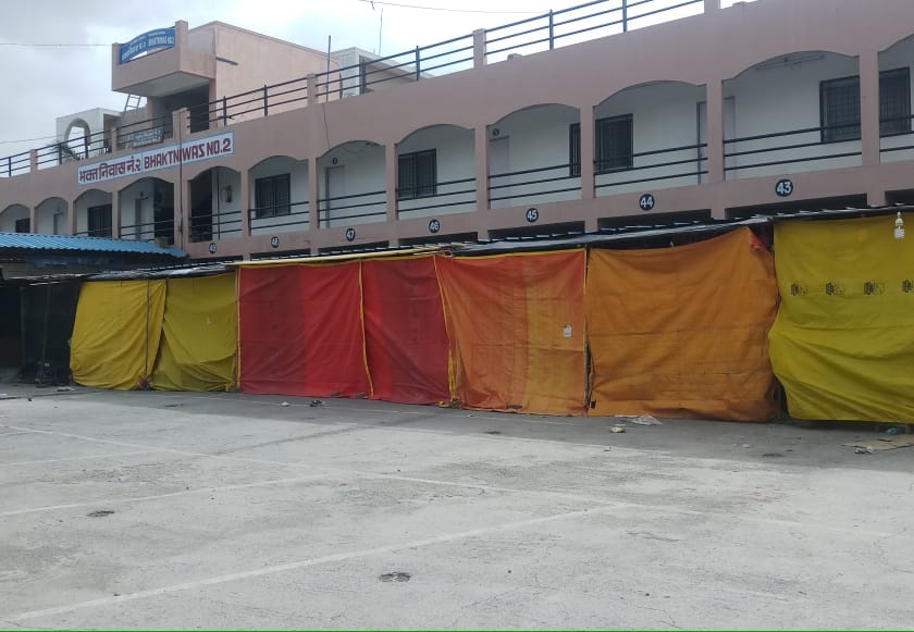 The closure of the Shaneshwar Temple premises for the first time | शनैश्वर देवस्थानचे गाळे प्रथमच बंद