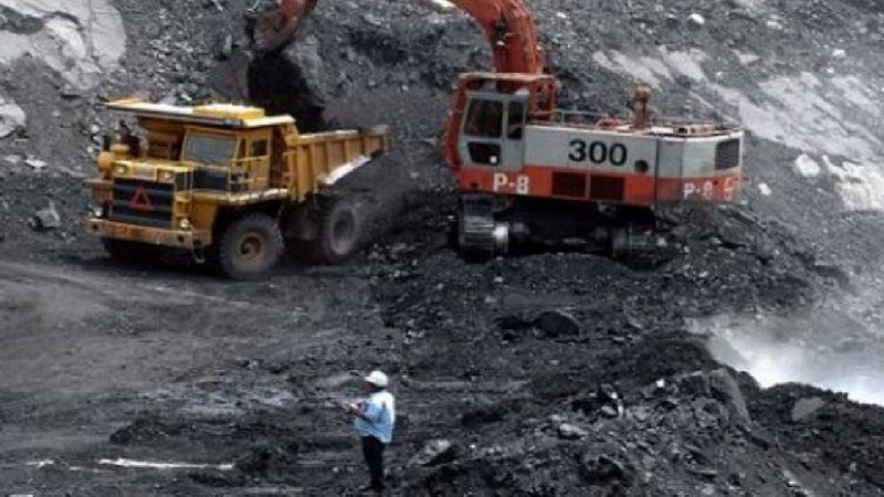 yavatmal Pollution coal mines report submitted by kishore tiwari | कोट्यवधींच्या खनिज विकास निधीवर लोकप्रतिनिधी, अधिकाऱ्यांचा डल्ला; किशोर तिवारींचा आरोप