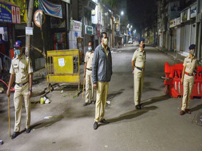 'Night curfew' again in Nashik; Vaccinate the common man as soon as possible: Chhagan Bhujbal | नाशकात पुन्हा 'नाईट कर्फ्यू' ; सामान्यांनाही लवकरात लवकर लस द्या : छगन भुजबळ