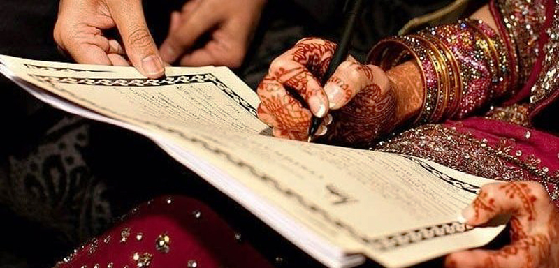 Lessons for weddings and 3 bones circled; Unmarried wedding in the mosque instead of office | coronavirus; लग्नासाठी वऱ्हाडी मंडळींनी फिरविली पाठ; कार्यालयाऐवजी मशिदीतच उरकले लग्न