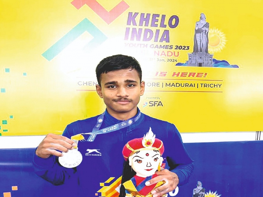 Nikhil Nagappa Koli of Sangli wins silver medal in weightlifting at Khelo India tournament in Tamil Nadu | वडाप चालकाच्या मुलाने ‘खेलो इंडिया’त पटकाविले रौप्यपदक; सांगलीतील निखिलच्या संघर्षाची यशोगाथा..जाणून घ्या