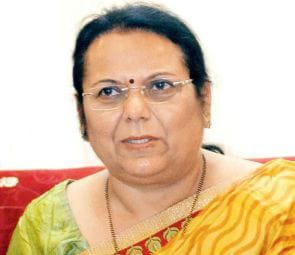 Shiv Sena leader Nilam Gorhe talks with the victim woman | शिवसेना नेत्या निलम गोऱ्हे यांनी पीडित महिलेशी साधला संवाद