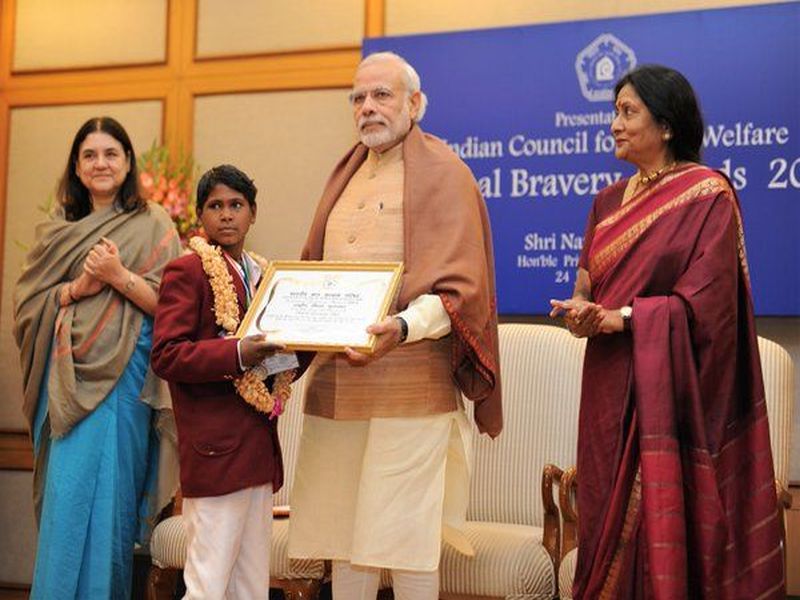 Nilesh Bhill received the Bal Shaurya Puraskar award from B-Hanpur Ashram | बाल शौर्य पुरस्कार प्राप्त नीलेश भिल्ल याने ब-हाणपूर आश्रमातून काढला पळ