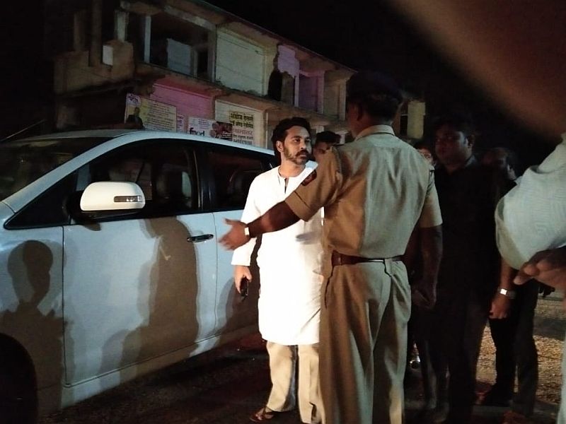 Police investigate Nilesh Rane's car | कणकवलीत नाकाबंदी; निलेश राणेंच्या गाडीची तपासणी; शिवसेना पदाधिकाऱ्याकडून रोकड जप्त! 