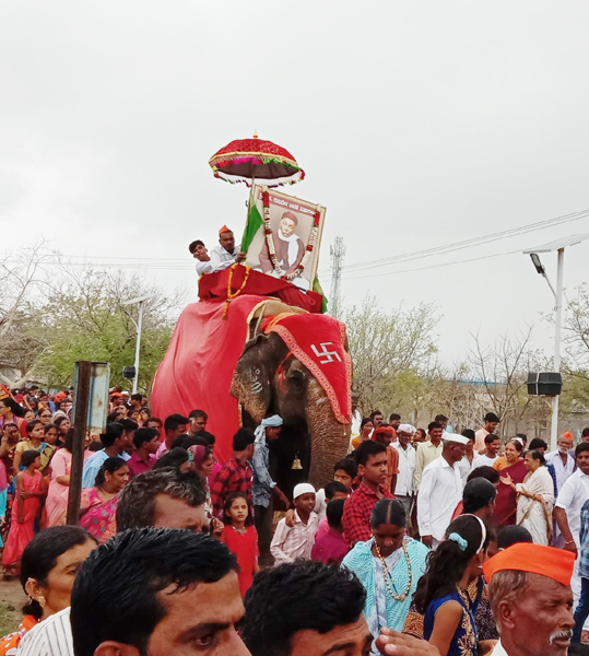 Gurudev Ranade Punyitithi Sohala; An elephant procession at Nimbal | गुरुदेव रानडे पुण्यतिथी सोहळा; निंबाळ येथे हत्तीवरून मिरवणूक