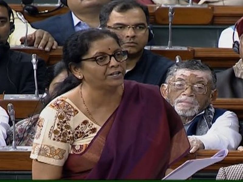 defence minister nirmala sitharaman hits back at congress over rafale deal | आम्ही संरक्षणासाठी डील करतो, ते संरक्षणाचं डील करतात; सीतारामन यांचा काँग्रेसवर पलटवार