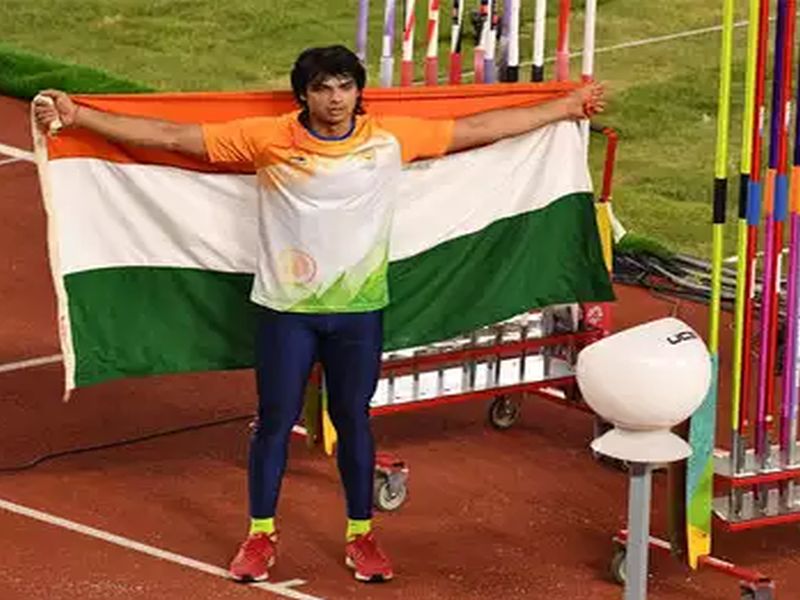 Neeraj, the gold medalist, is the first Indian footballer | सुवर्णपदक पटकावणारा नीरज भारताचा पहिला भालाफेकपटू