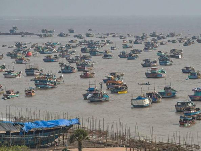 Nature ignores hurricane-affected fishermen | निसर्ग चक्रीवादळ बाधित मच्छीमार दुर्लक्षित