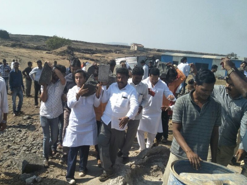 Cleanliness Campaign on Shivkalin Korigad fort; Nitesh Rane's participation | शिवकालीन कोरीगडावर स्वच्छता आणि श्रमदान मोहीम; नितेश राणे यांचे श्रमदान